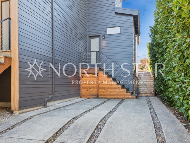 Building Photo - Contemporary Stunner in North East Portland