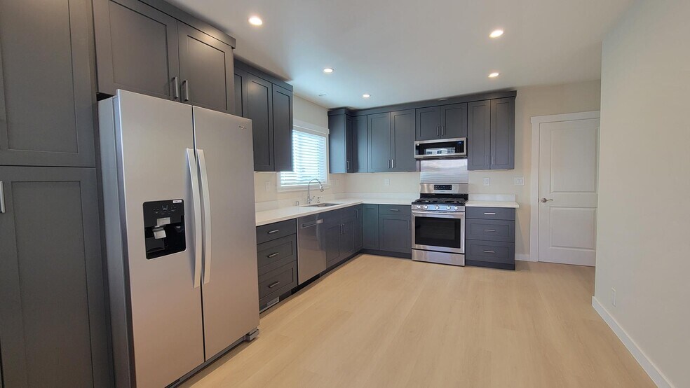 Kitchen - 622 Miller Ave