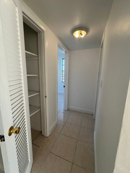 Building Photo - 1591 NE Miami Gardens Dr