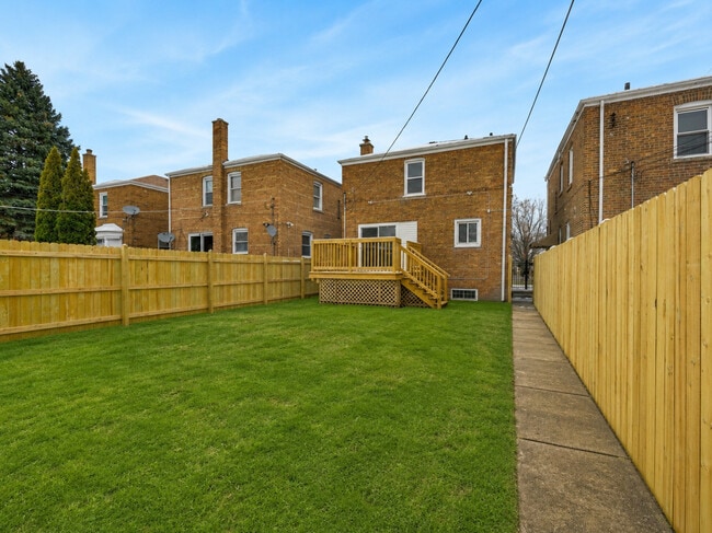 Building Photo - 10606 S Vernon Ave