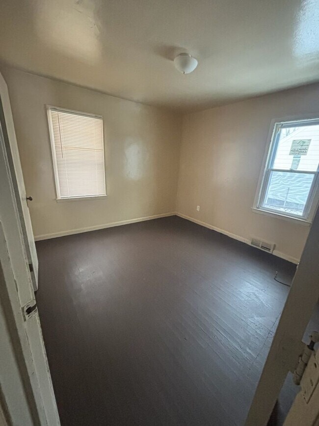 Building Photo - Charming 3-bedroom located on Detroit's West side!