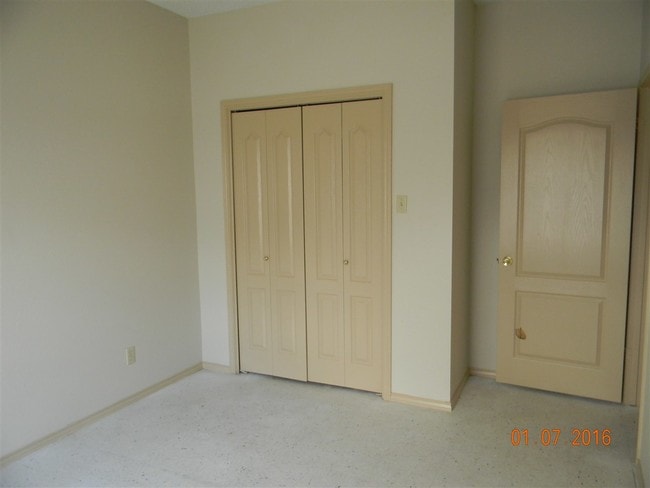 Building Photo - 409 N Mendiola Ave