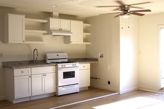 Primary Photo - Studio Apartment Quailwood Neighborhood