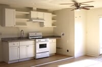 Building Photo - Studio Apartment Quailwood Neighborhood
