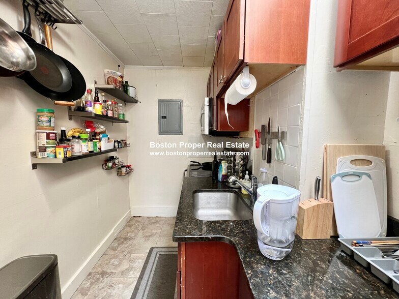 Building Photo - 191 Marlborough St