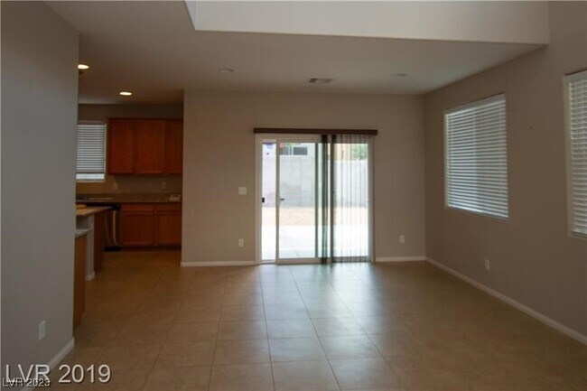 Building Photo - 6037 S Moonlight Beach