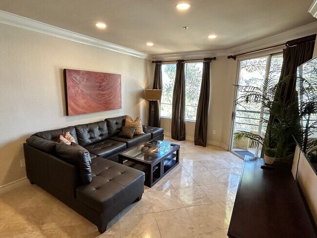 Building Photo - Gorgeous fully furnished strip view condo ...