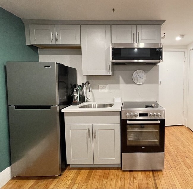 Building Photo - 511 Beacon St