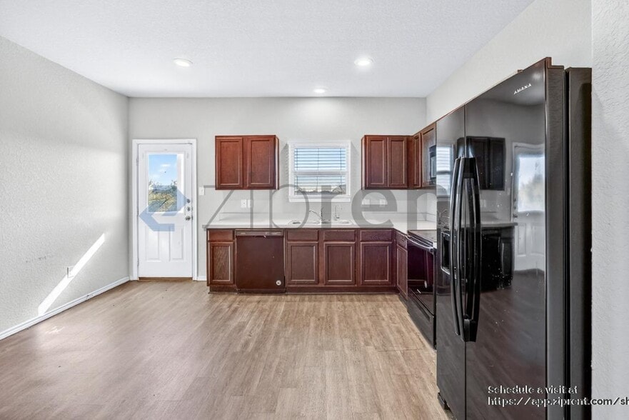 Building Photo - 5706 Cicada Cir