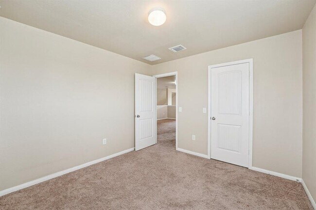 Building Photo - 223 Camellia Dr