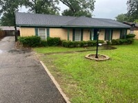 Building Photo - 902 Silver Falls Rd