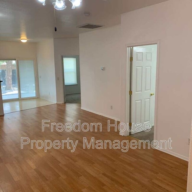Building Photo - 530 Bourbon St
