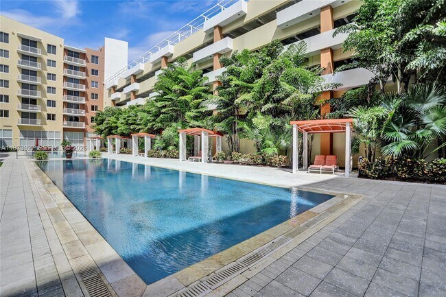 Building Photo - 2775 NE 187th St