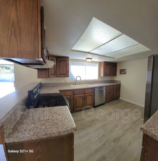 Building Photo - 776 E Fort Pierce Dr