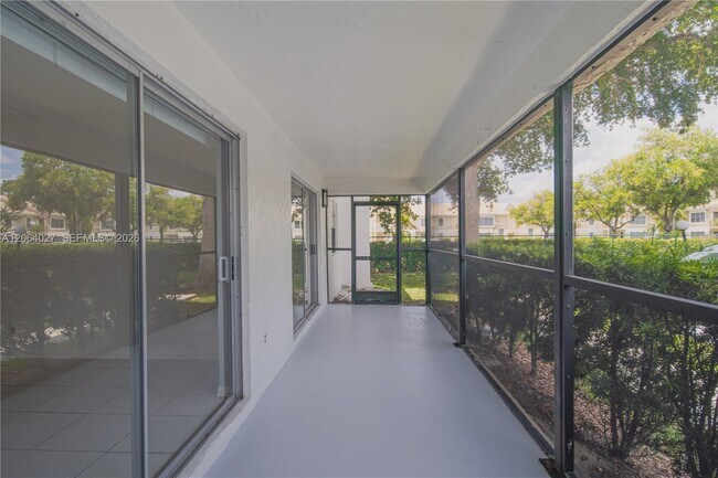 Building Photo - 2830 Riverside Dr