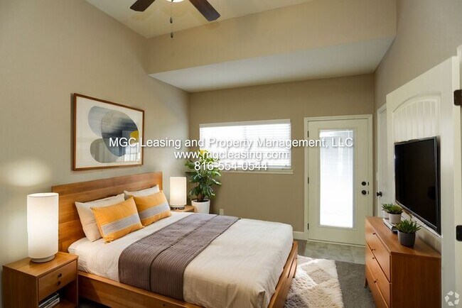 Building Photo - Eagle Creek Townhome with primary bedroom and bath on 1st level! June Specials Available