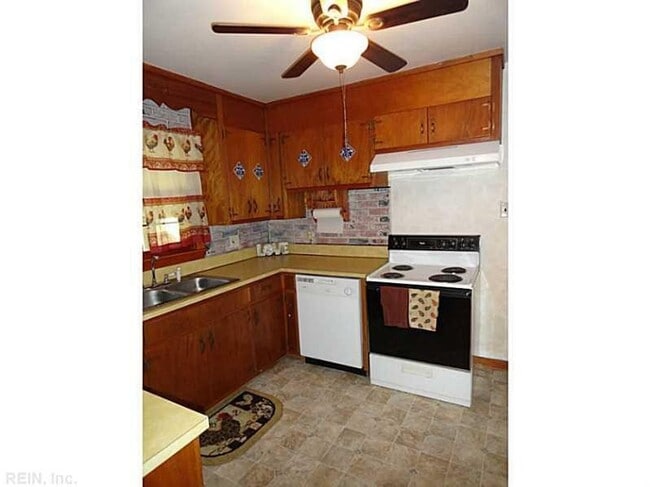 Building Photo - Call Sabrina Thomas at 757-767-0767 for more information