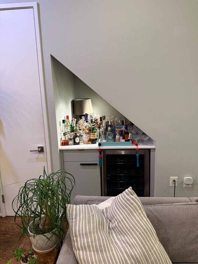 Building Photo - 1100 W St NW