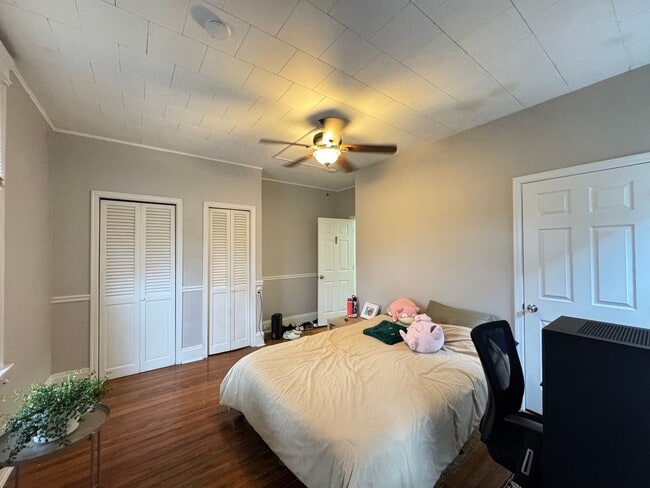 Building Photo - 5 Bed/ 2 Bath on Fairview mins. from UC Campus Only $575/pp ($2,875/mo) + Free Wifi! AND a $250 s...