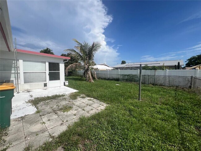 Building Photo - 13543 Longwood Ave