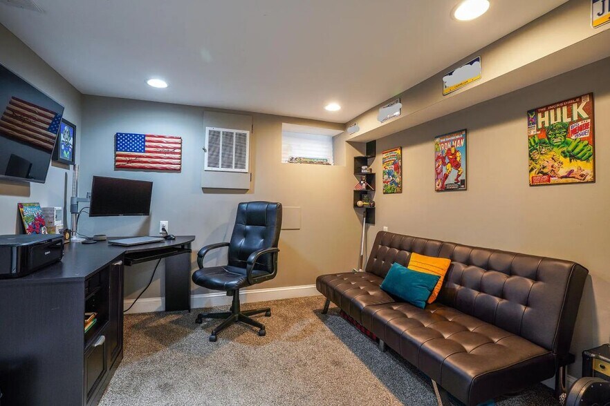 Building Photo - 22 E Heath St