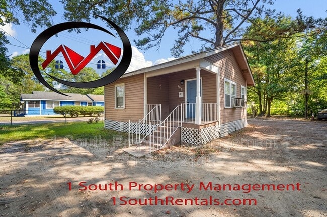 Building Photo - 660 Summerville St