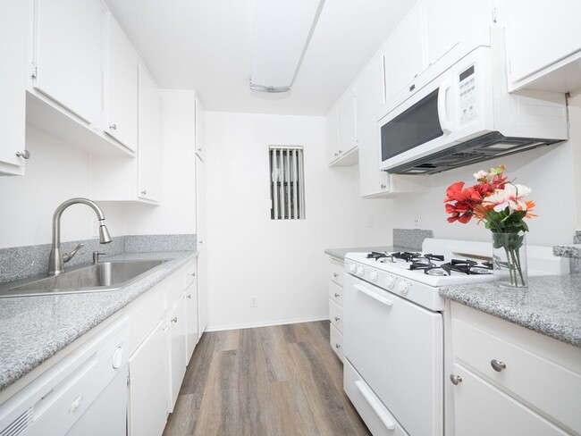 Interior Photo - 5315 Harmony Ave