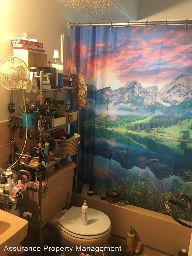 Building Photo - 1015 W Benton St