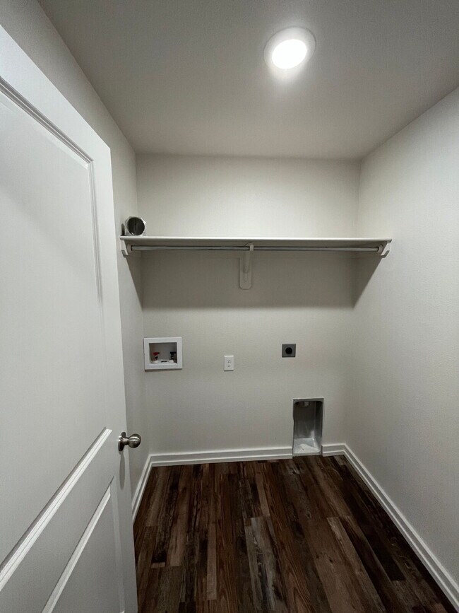 Building Photo - Stunning Duplex in Shallowater!