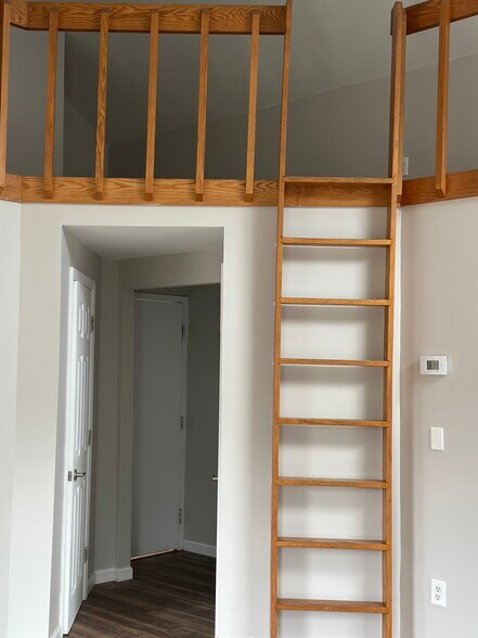 Building Photo - 1183 Kingstown Rd