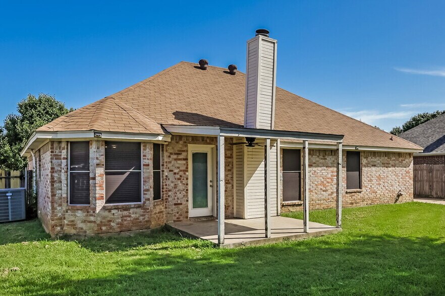 Building Photo - 621 Pleasant Valley Dr