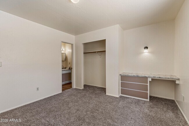 Building Photo - 118 E Paseo del Rio