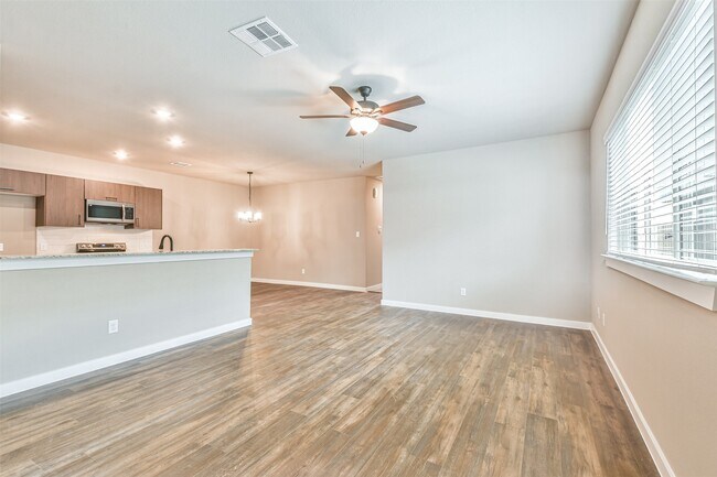 Building Photo - 25105 Pacific Wren Dr