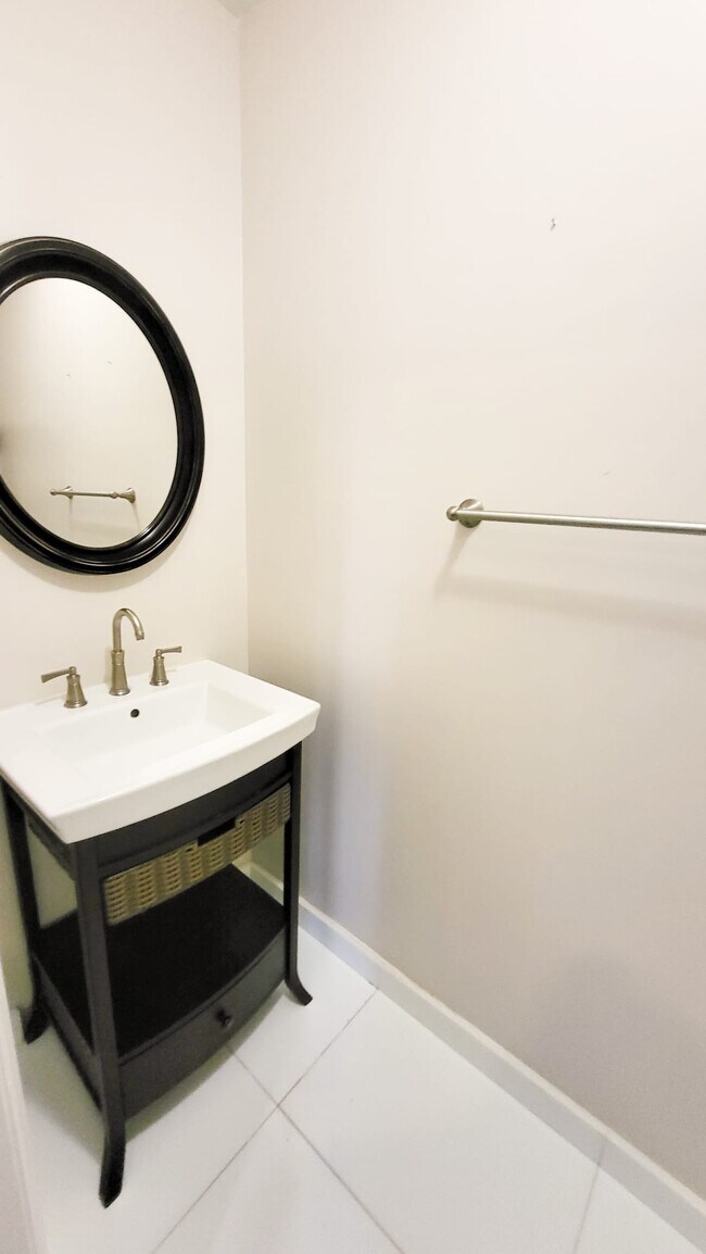 Building Photo - 4000 NW 4th Terrace