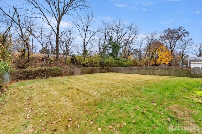 Building Photo - 89 Van Buren Ave