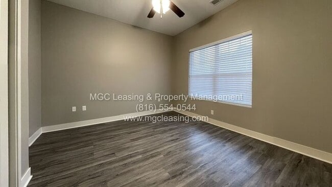 Building Photo - Sophisticated Style and Scenic Views in No...