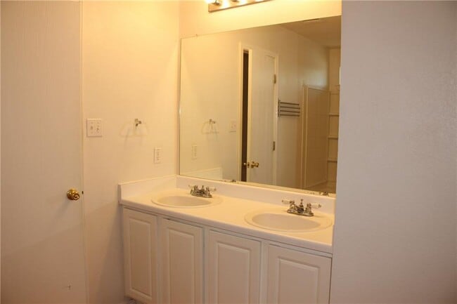 Building Photo - 107 Outfitter Dr