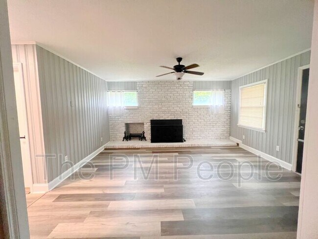 Building Photo - 34 Fleetwood Dr