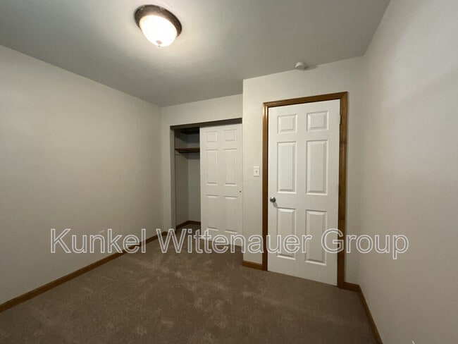 Building Photo - 203 Renee Dr
