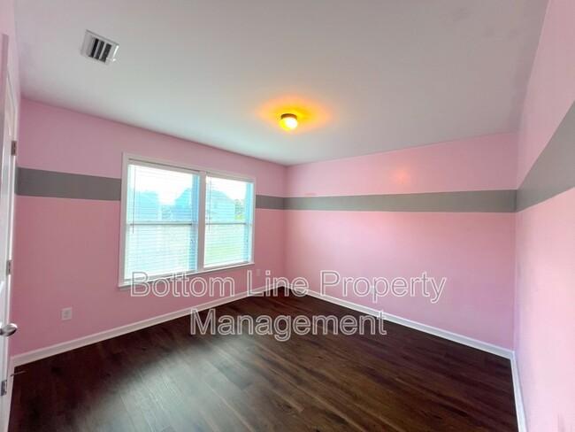 Building Photo - 815 Sarah Laura Ln