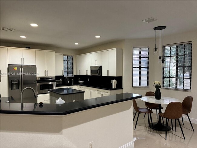 Building Photo - 1547 Passion Vine Cir