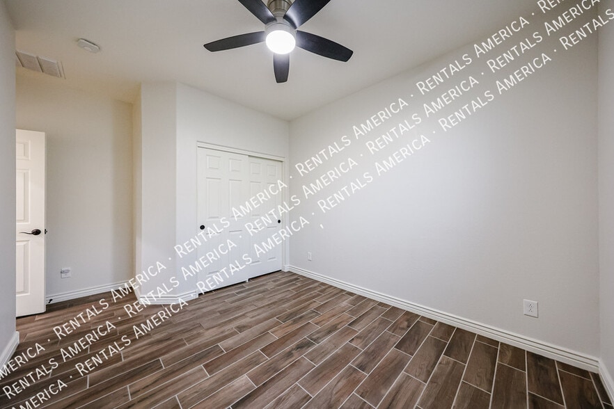 Building Photo - 2616 W Perola Dr