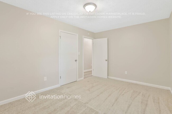 Building Photo - 10 Porter Cir