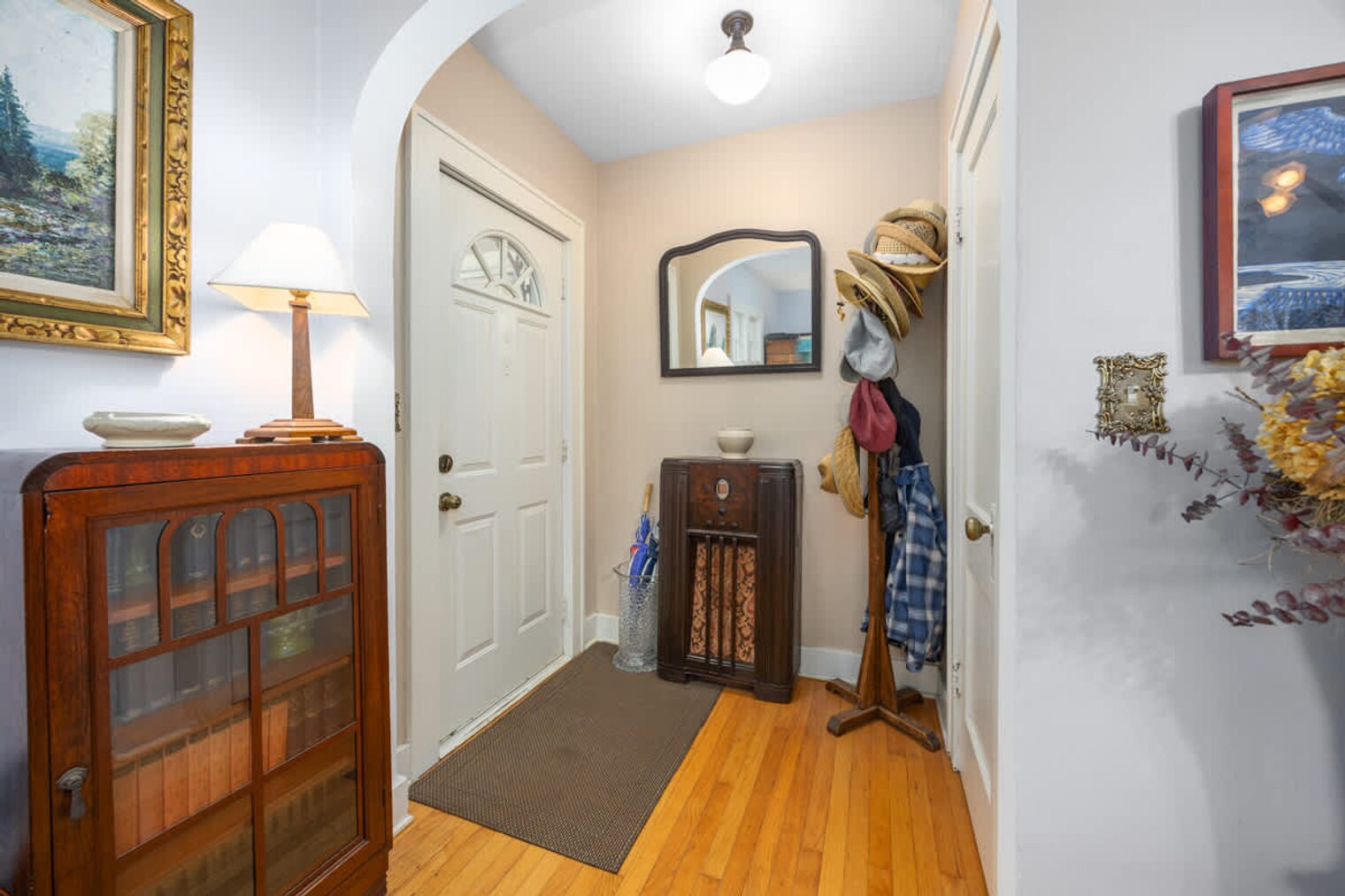 Building Photo - 630 Pleasant St