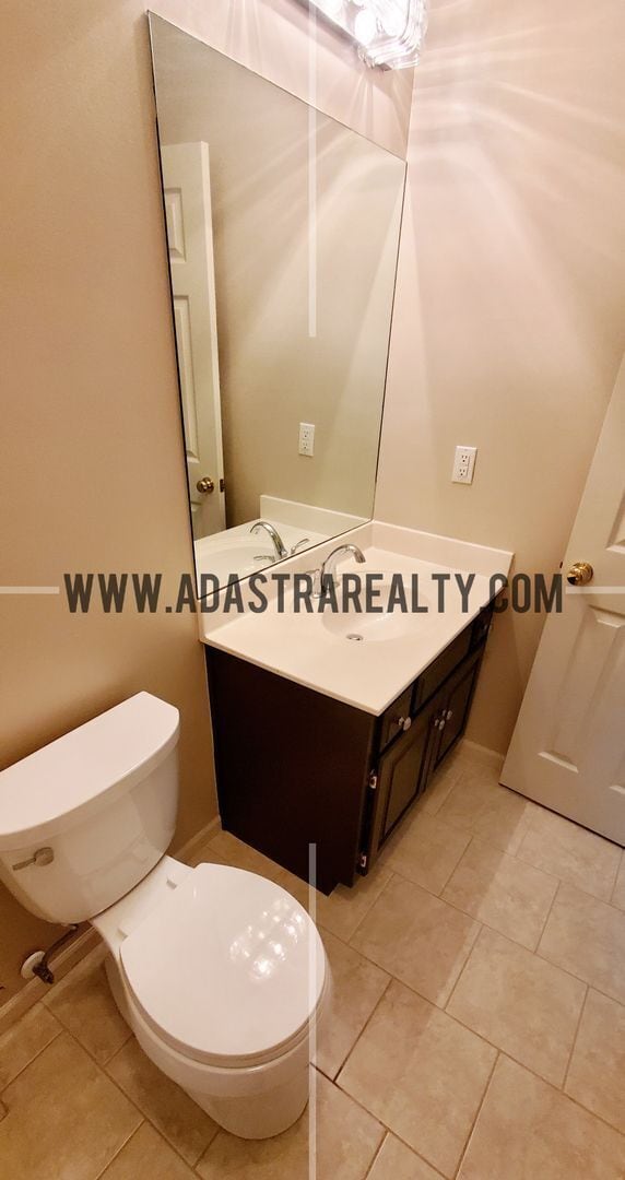 Building Photo - Gorgeous Updated Home in Blue Valley, South Overland Park-Available NOW!!