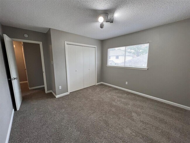 Building Photo - 11710 Stone Bridge Dr