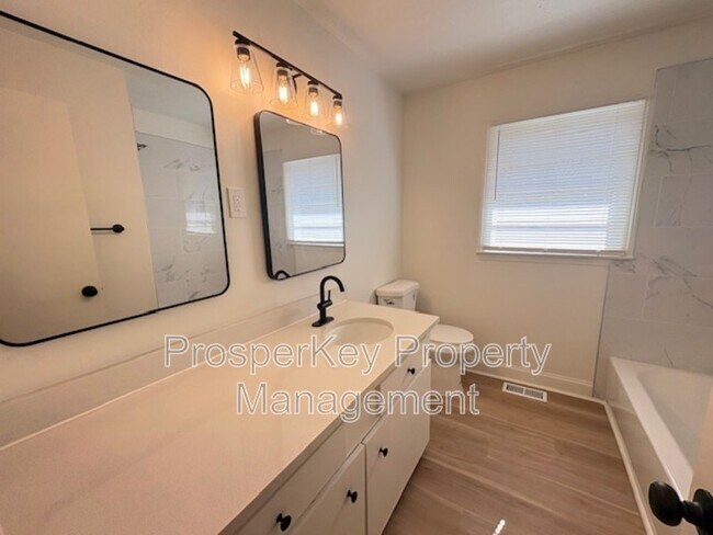 Building Photo - 830 Turner Rd