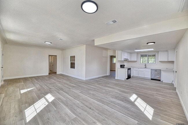 Building Photo - 3744 Conrad Dr