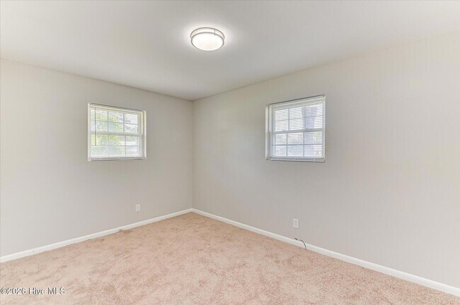 Building Photo - 1831 Cottonwood Dr