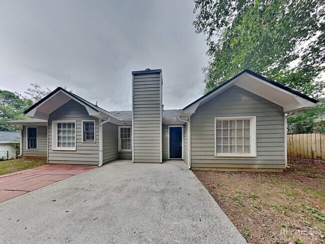 Building Photo - 40 Rosebud Ln